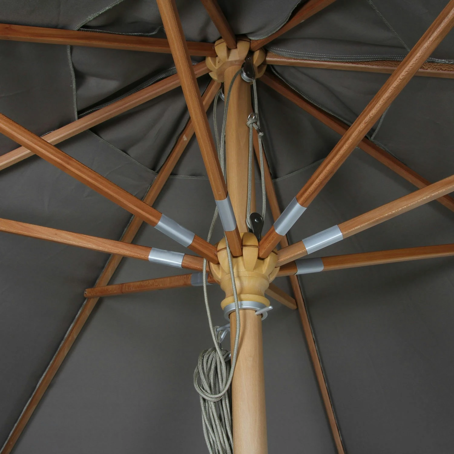 Brafab Reggio Sonnenschirm Ø300 Cm, Taupe 4 Brafab Reggio Sonnenschirm Ø300 Cm, Taupe – Bild 2