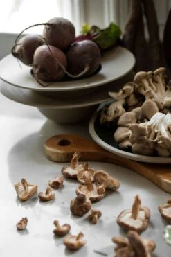 ByOn Fumiko Soup Plate 25x7,5 Cm, Beige/Black -Möbel Verkauf byon fumiko soup plate 25x75 cm beige black 2