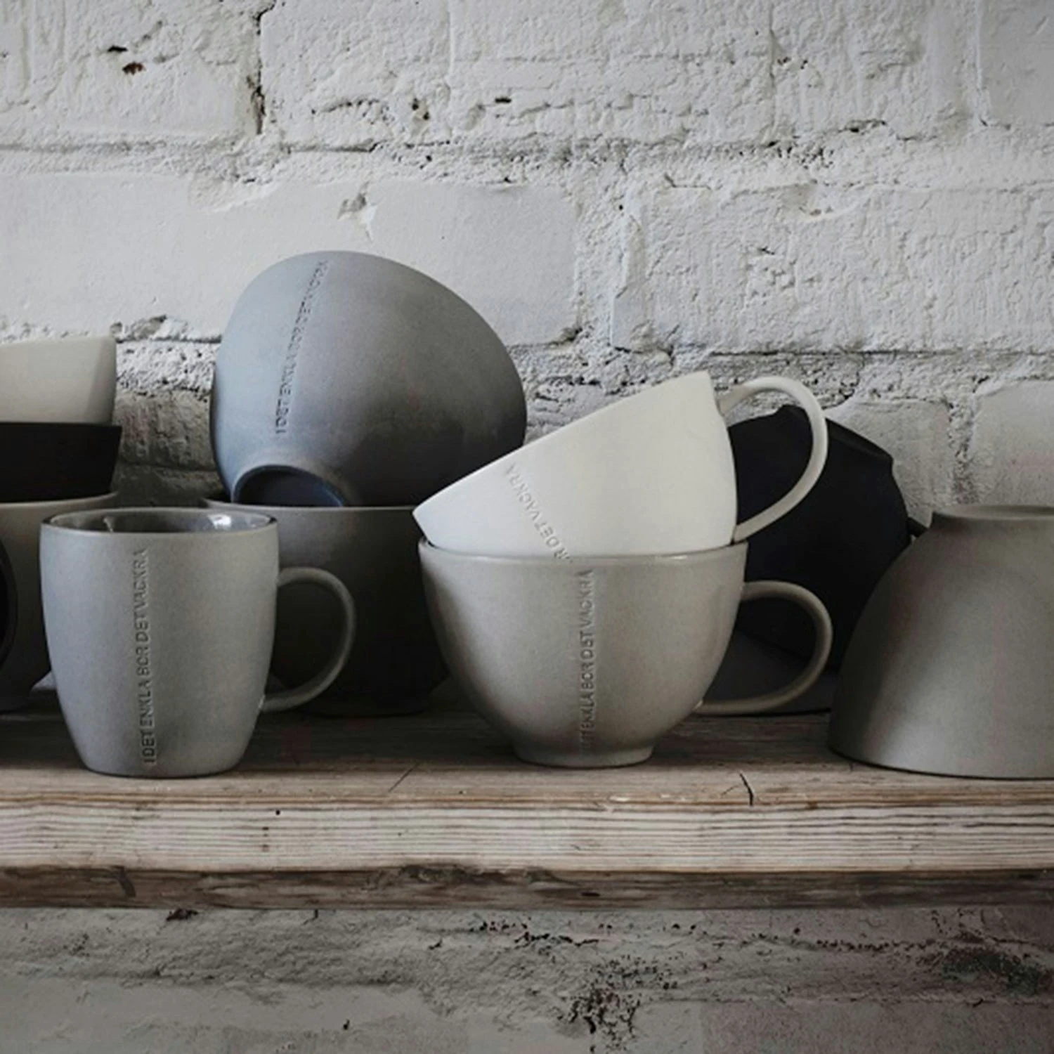 Ernst Zitat Teetasse "I Det Enkla", Dunkelgrau 4 Ernst Zitat Teetasse "I Det Enkla", Dunkelgrau – Bild 2